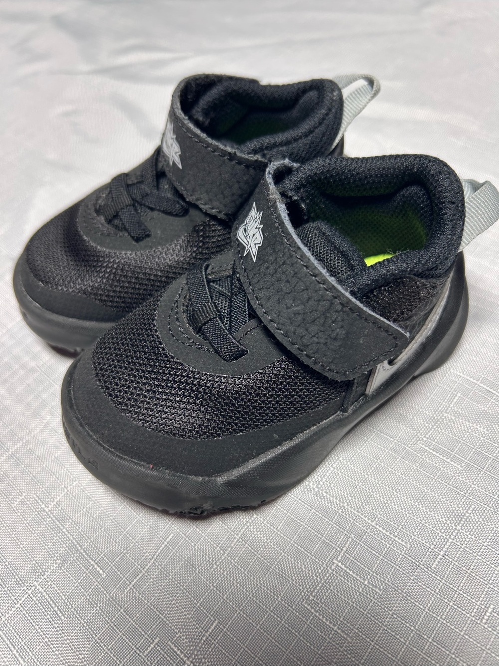 NWOB Nike Team Hustle D 10 TD Black Silver Toddler Basketball Shoes Size 4C